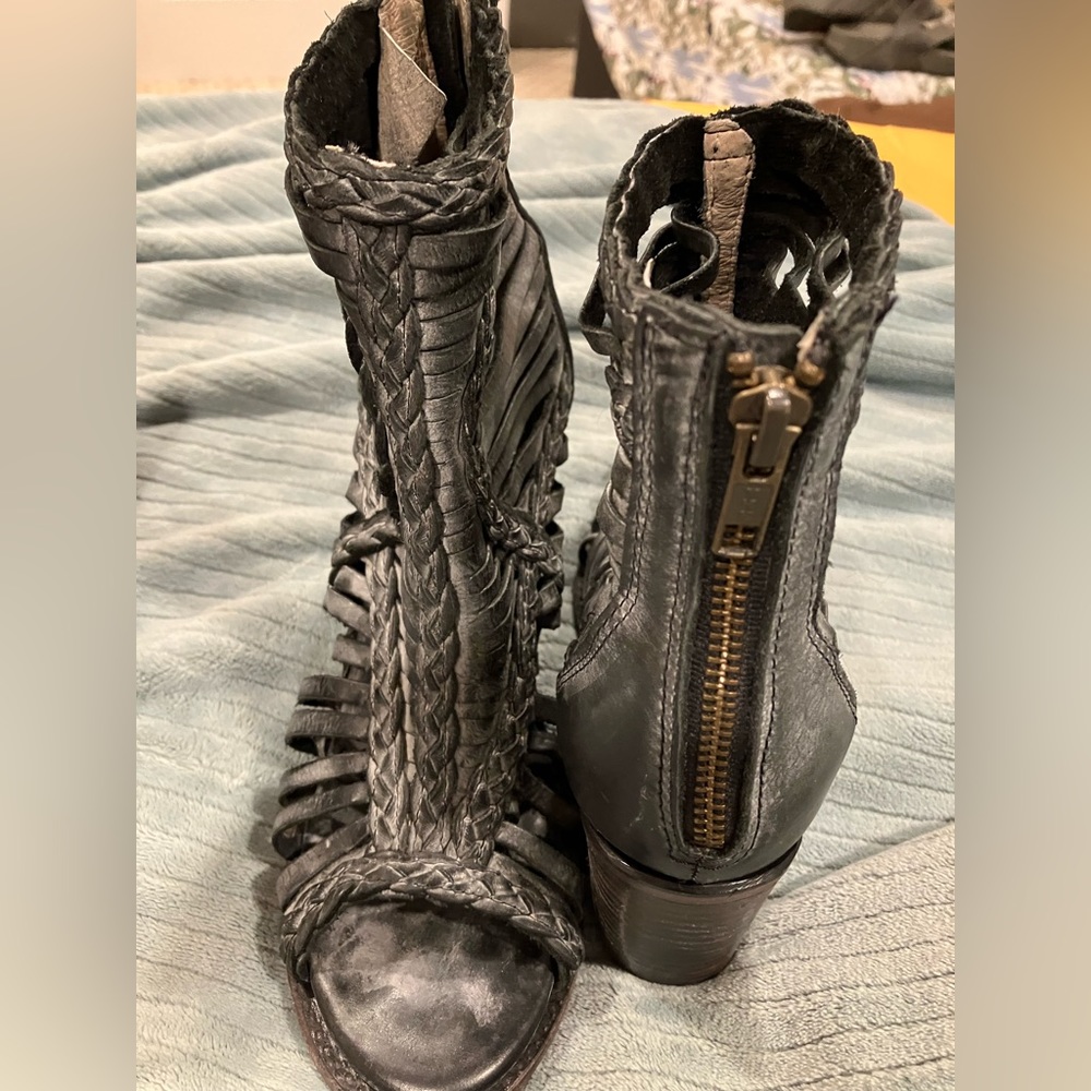 Freebird by Steven BELA size 8 black distress